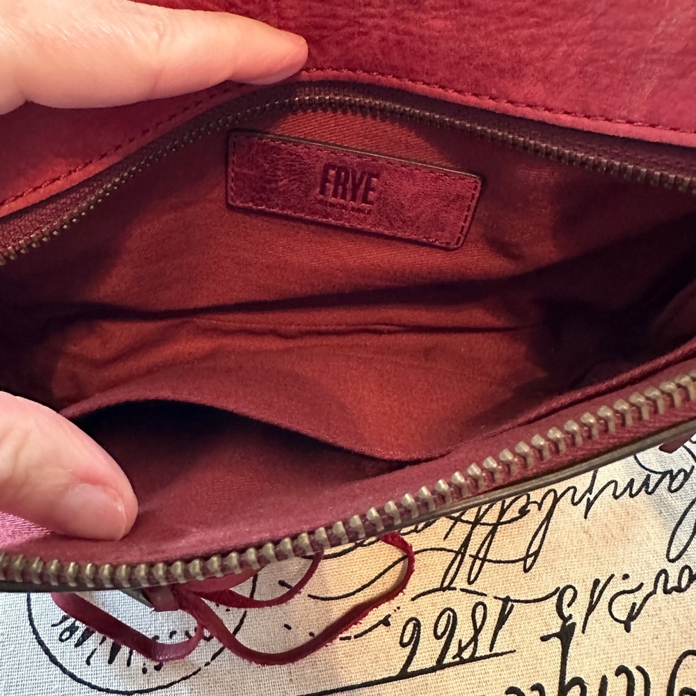 Frye Leather Zip Top Sangria Camera Bag Purse - Picture 2 of 10
